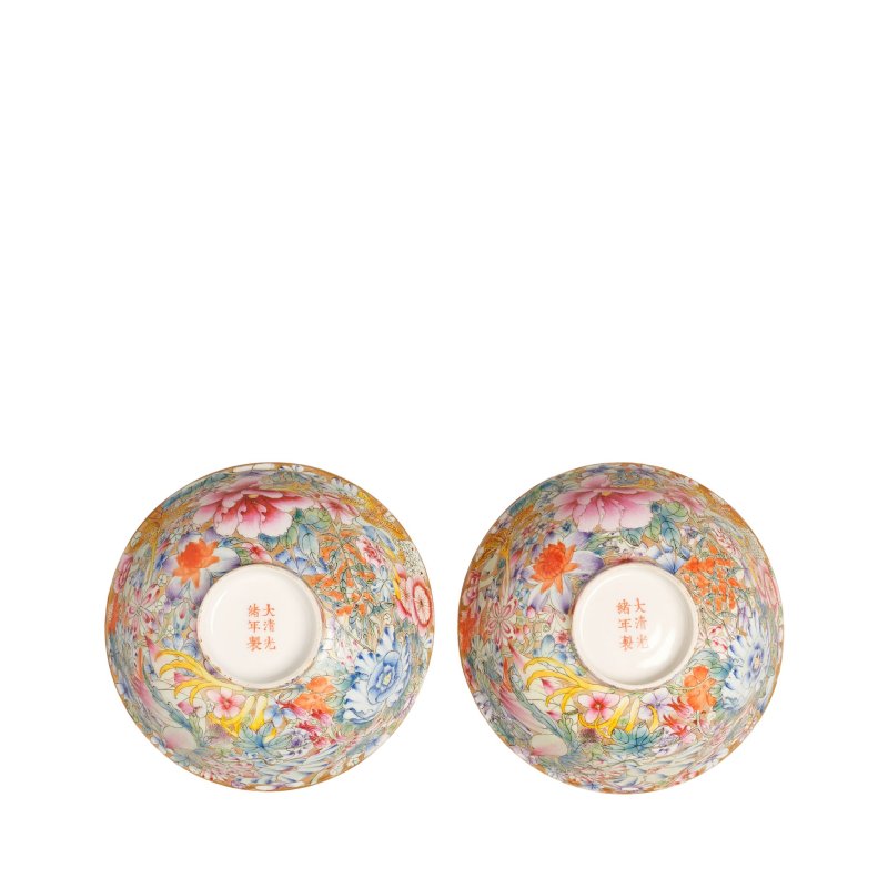 清光緒 金地粉彩萬花錦紋碗一對 | A PAIR OF MILLE-FLEUR BOWLS - 图2