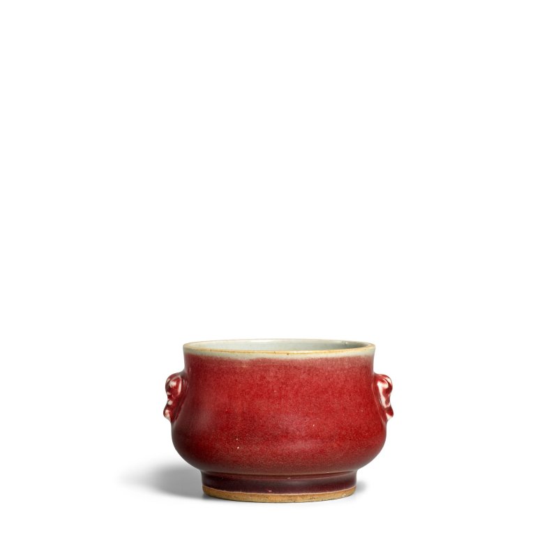 十八世紀 紅釉香爐及茄皮紫釉香爐一組兩件 | A COPPER-RED-GLAZED CENSER AND AN AUBERGINE-GLAZED CENSER - 图12