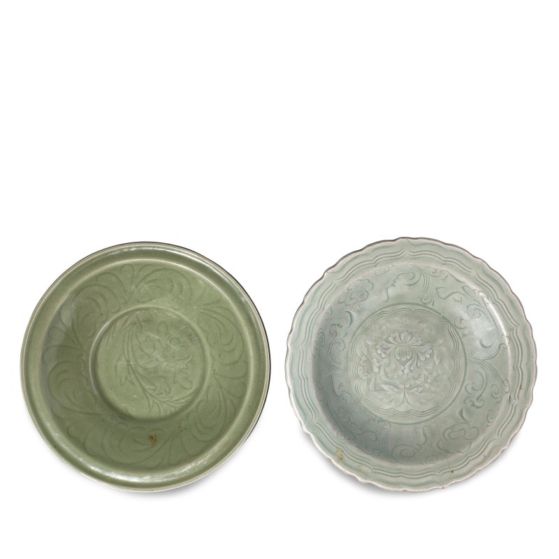 明 龍泉窰青釉花卉紋盤兩件 | TWO LONGQUAN CELADON DISHES
