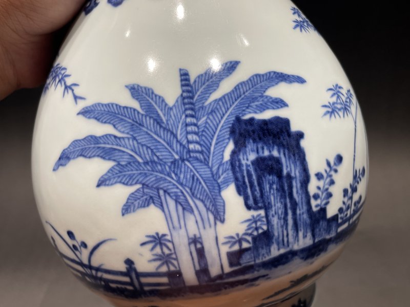 清乾隆 青花竹石芭蕉图玉壶春瓶 - 图8