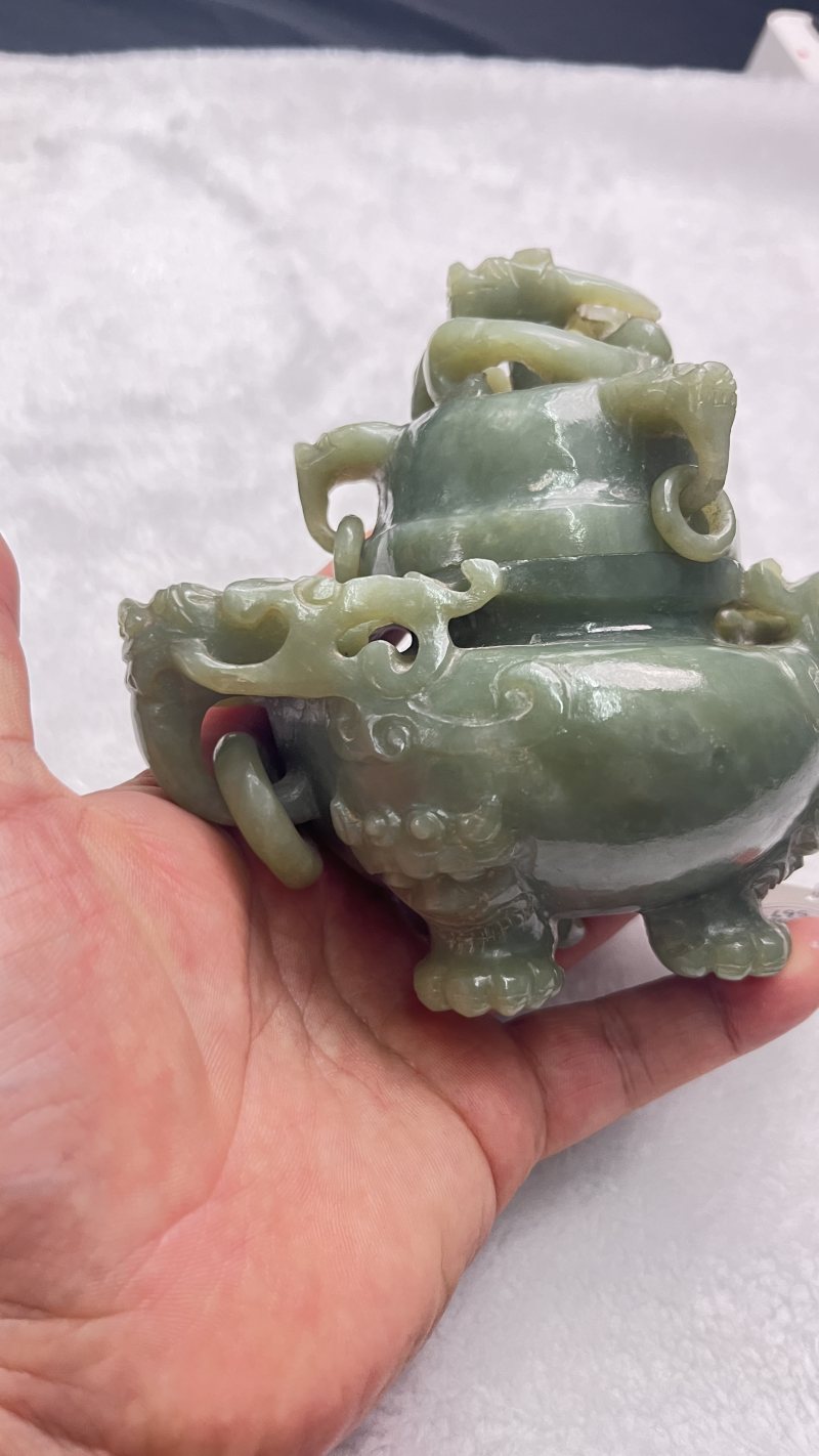 玉兽首衔环耳龙顶熏炉 - 图3