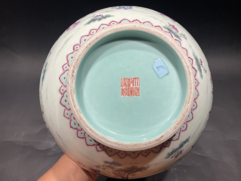 民国 粉彩婴戏图赏瓶 - 图11