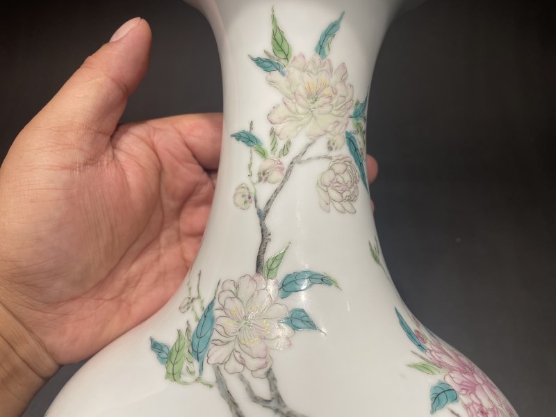 清雍正 御制粉彩碧桃花观音尊 - 图6
