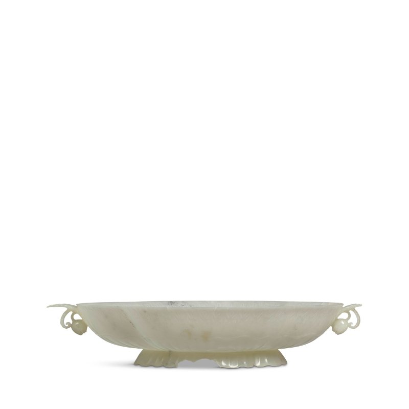晚清 白玉雕痕都斯坦式花葉形碗 | A WHITE JADE MUGHAL-STYLE LOBED SHALLOW BOWL