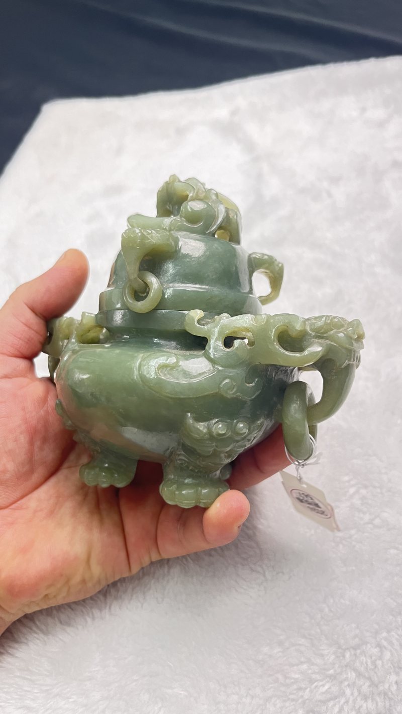 玉兽首衔环耳龙顶熏炉 - 图4