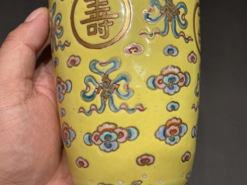 清同治 黄地粉彩万寿无疆纹瓶一对 - 图9