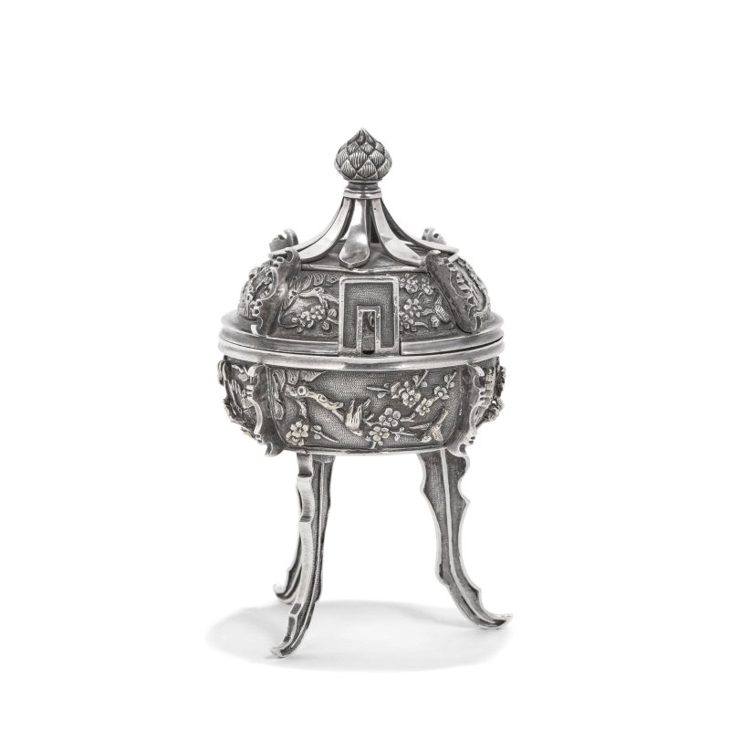晚清 局部鎏金銀袖珍三足蓋鼎 | A MINIATURE PARCEL-GILT SILVER TRIPOD AND COVER - 图2