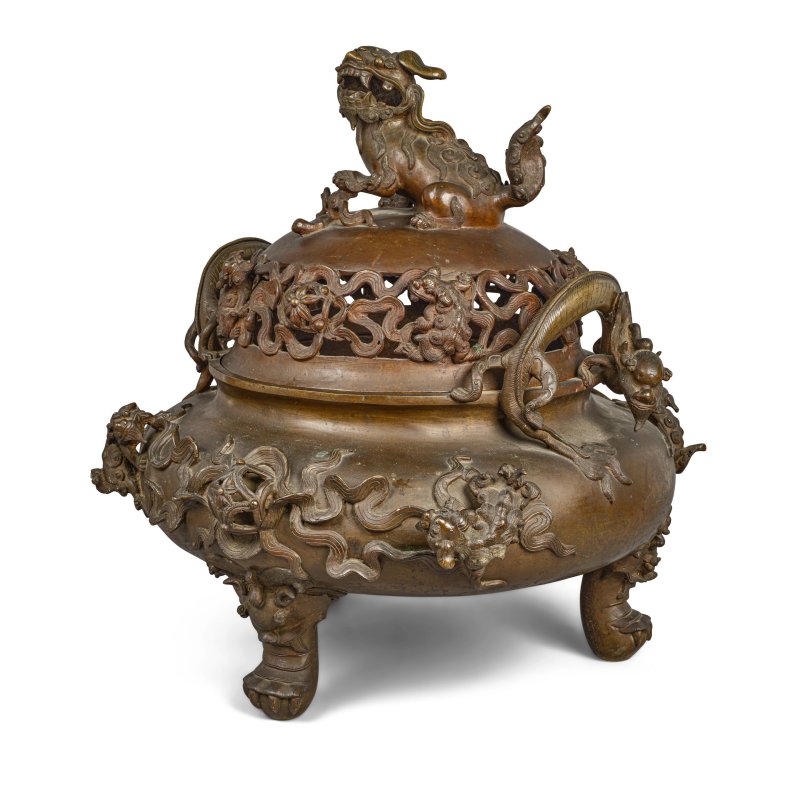 十八/十九世紀 銅雙龍耳三足大熏爐 | A MASSIVE BRONZE CENSER AND COVER - 图6