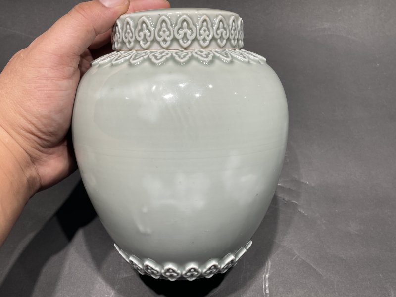 清康熙 青釉贴如意头纹茶叶罐 - 图2