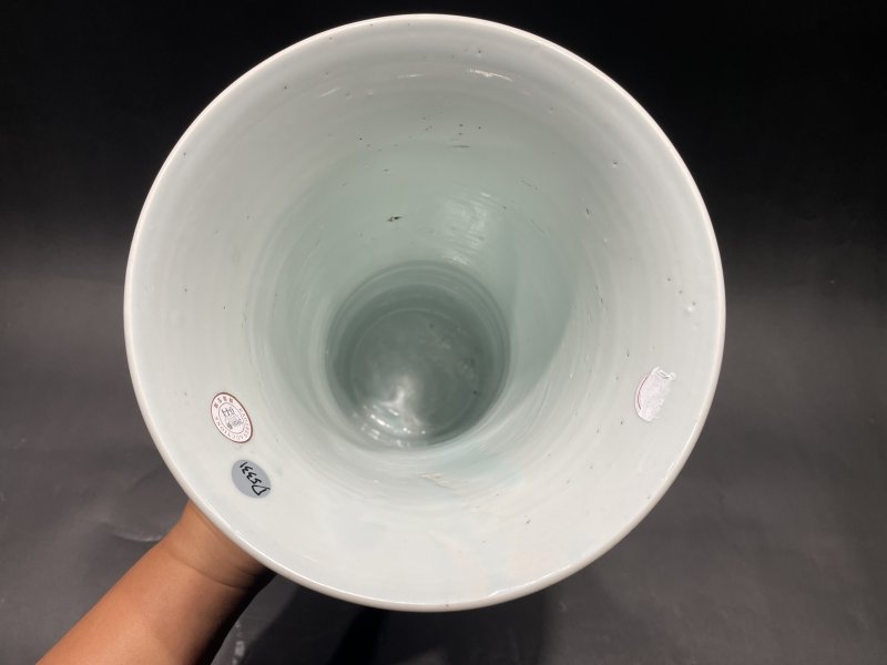清康熙 青花蹴鞠图花觚 - 图8