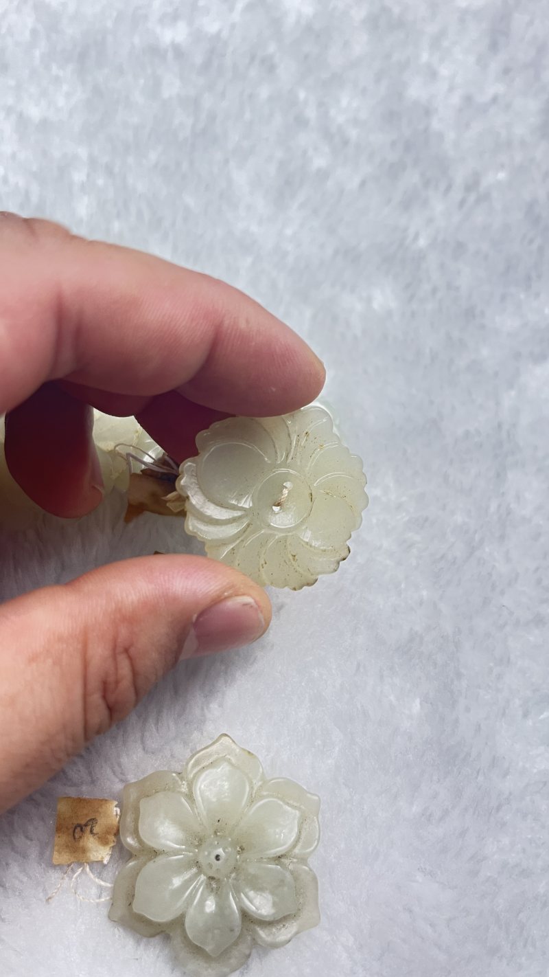 和田玉花卉形帽花一组 - 图5