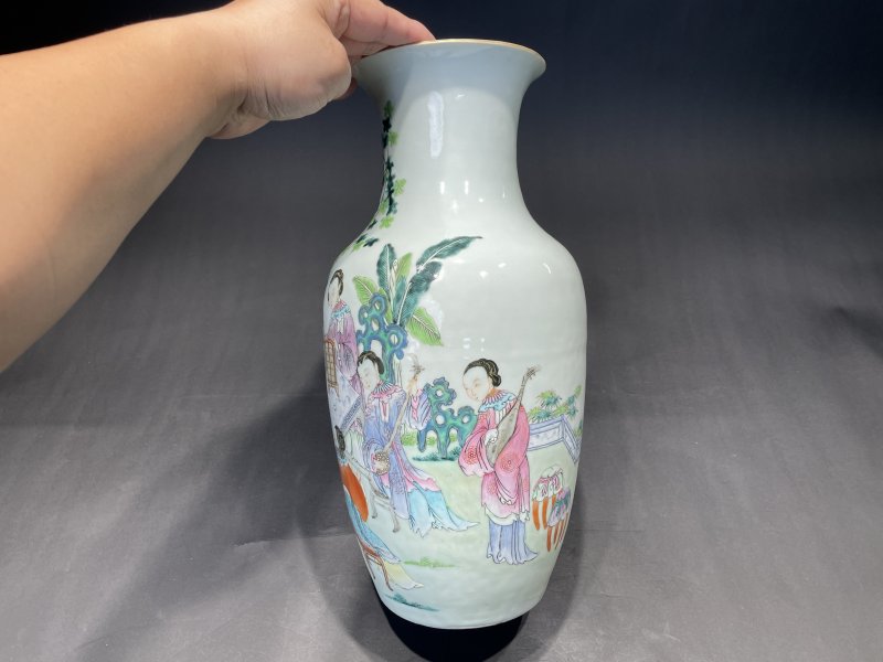 清乾隆 粉彩金线池人物故事图瓶 - 图3
