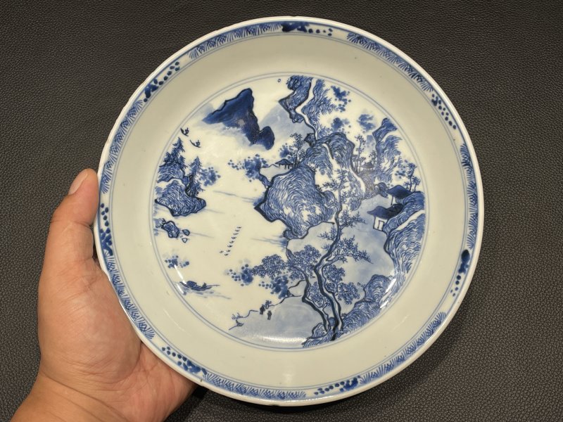 清康熙 早期青花披麻皴山水人物纹盘 - 图2