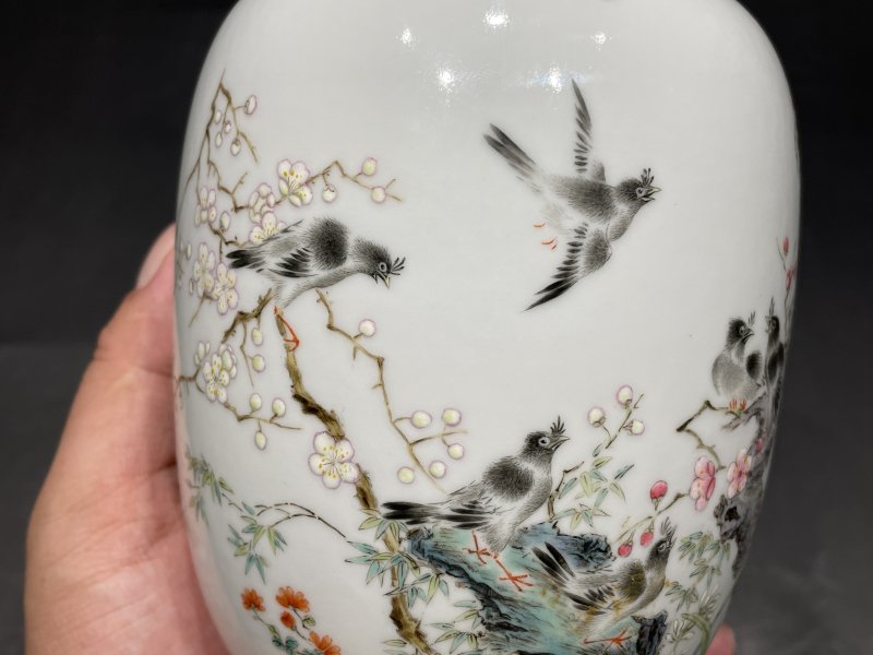 民国 粉彩月月见喜图灯笼瓶 - 图6
