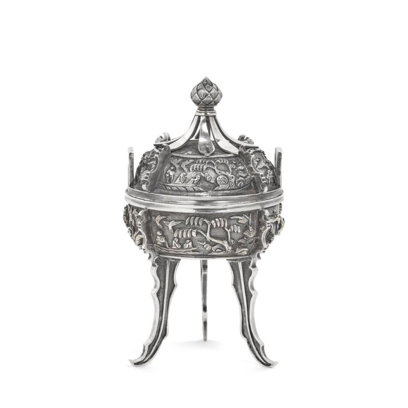 晚清 局部鎏金銀袖珍三足蓋鼎 | A MINIATURE PARCEL-GILT SILVER TRIPOD AND COVER - 图3