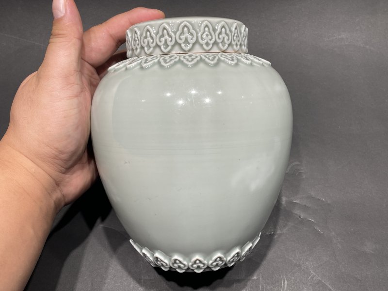 清康熙 青釉贴如意头纹茶叶罐 - 图3