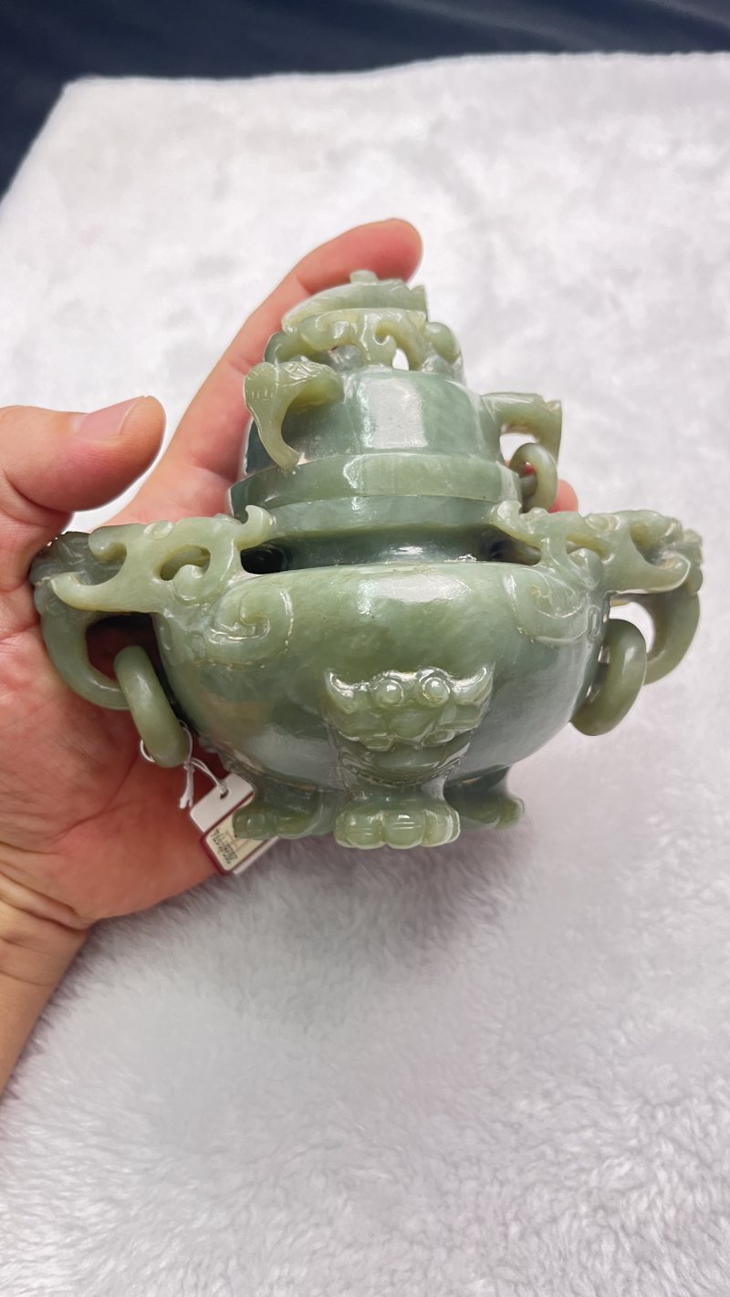 玉兽首衔环耳龙顶熏炉 - 图6