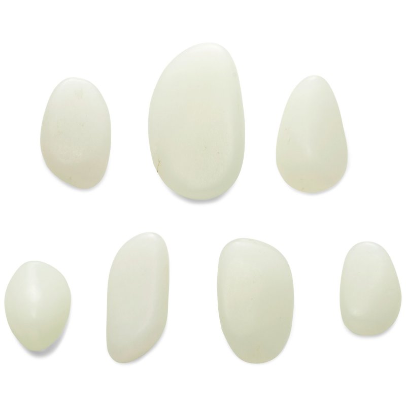 二十世紀 白玉卵石形把件一組七件 | A GROUP OF SEVEN WHITE JADE PEBBLES