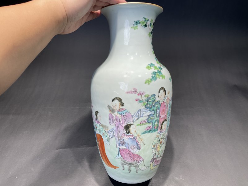 清乾隆 粉彩金线池人物故事图瓶 - 图4