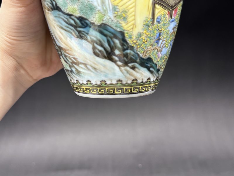 民国 珐琅彩唐玄宗长生殿对天盟誓图梅瓶（带座） - 图9
