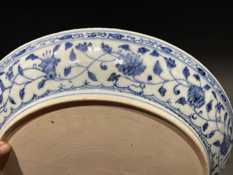 明永乐 青花缠枝莲纹大盘 - 图8
