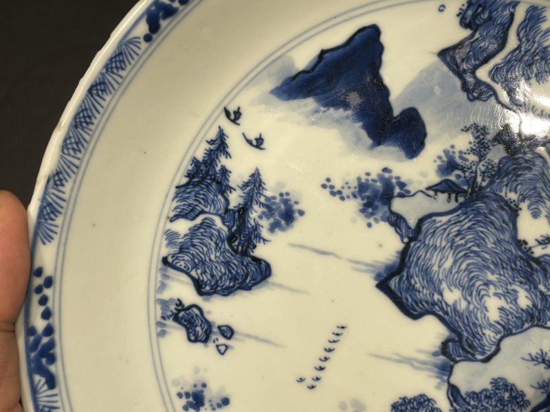 清康熙 早期青花披麻皴山水人物纹盘 - 图3