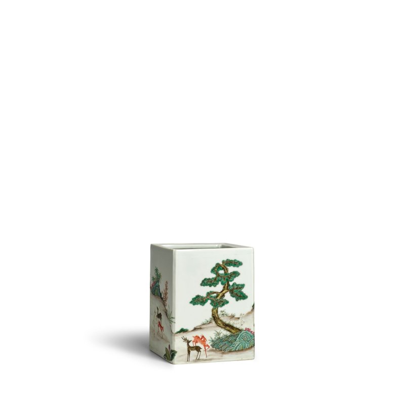 二十世紀 粉彩松鹿紋四方筆筒 | A FAMILLE-ROSE 'PINE AND DEER' SQUARE BRUSHPOT - 图5