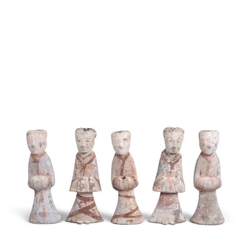 漢 彩繪陶侍女一組五件 | A GROUP OF FIVE PAINTED POTTERY LADIES