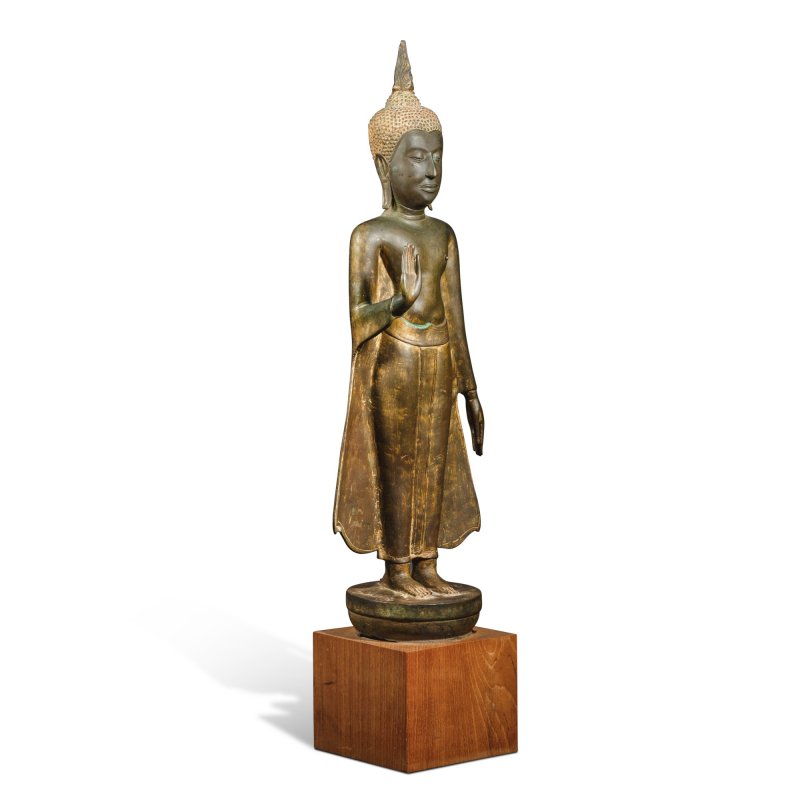 A large gilt-bronze standing figure of Buddha Shakyamuni, Thailand, Ayutthaya, 15th century - 图2
