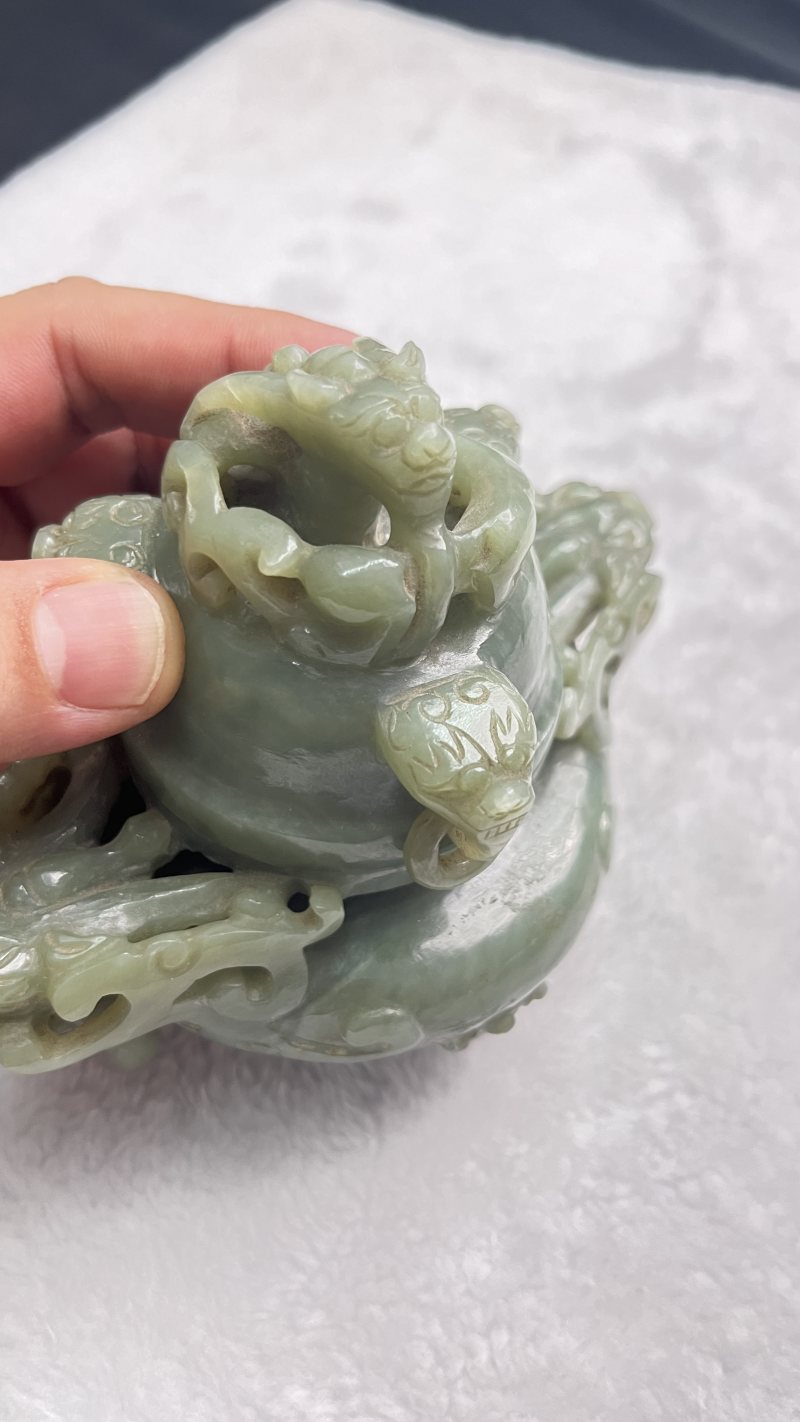 玉兽首衔环耳龙顶熏炉 - 图7