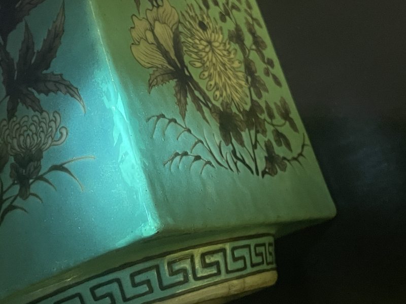 清光绪 松石绿地墨彩花鸟纹琮式瓶一对 - 图17