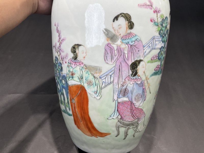 清乾隆 粉彩金线池人物故事图瓶 - 图5