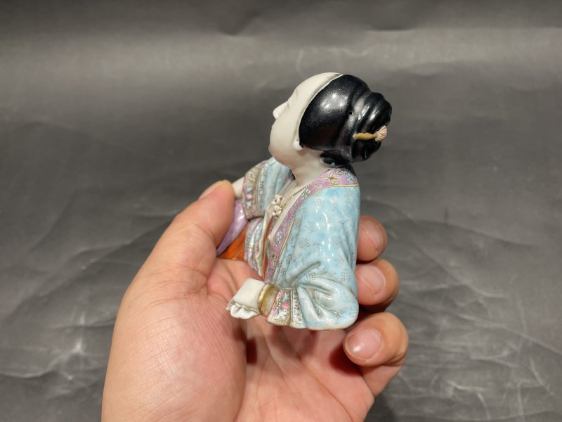 清中期 粉彩仕女人物造像摆件（带木座） - 图3