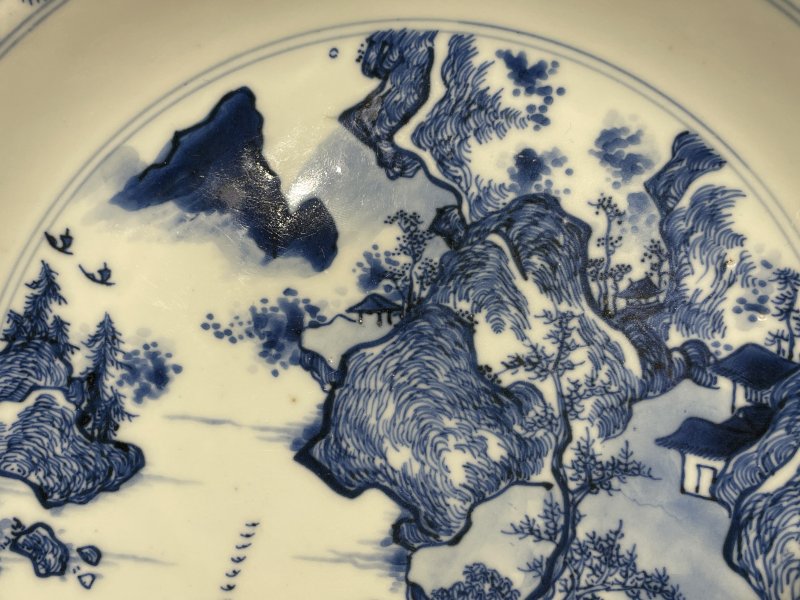 清康熙 早期青花披麻皴山水人物纹盘 - 图4