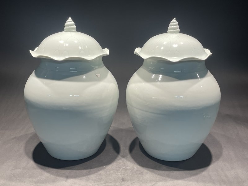 清晚期 青釉荷叶罐一对 - 图2