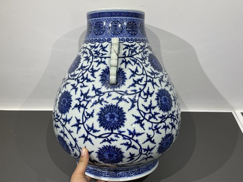 清乾隆 青花缠枝莲纹鹿头尊 - 图5