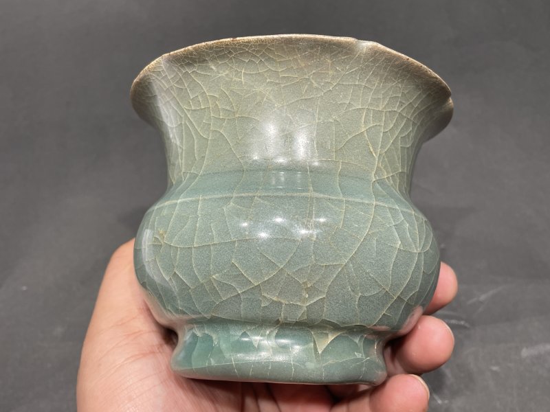 明 龙泉官窑花口花盆 - 图3