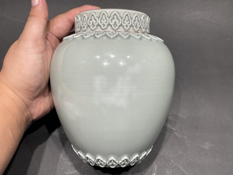 清康熙 青釉贴如意头纹茶叶罐 - 图5
