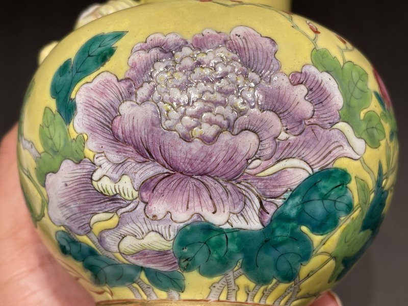 清光绪 黄地粉彩花卉象耳尊一对 - 图10