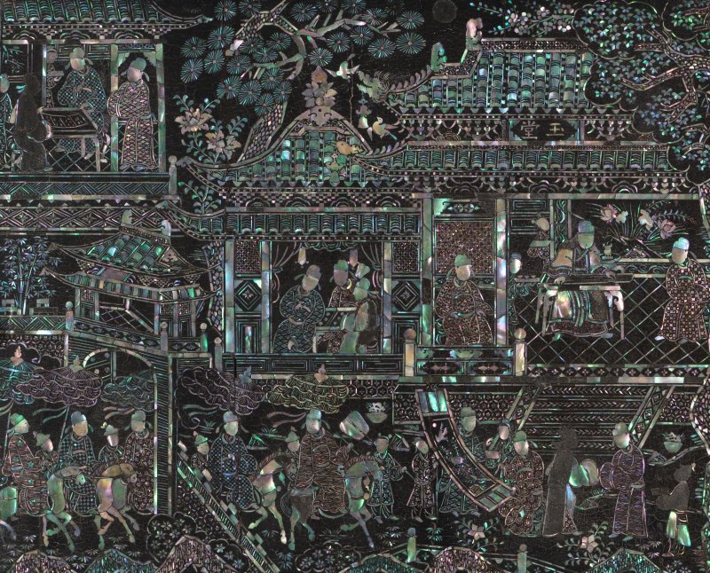 十七/十八世紀 黑漆嵌螺鈿玉堂人物圖屏 | A MOTHER-OF-PEARL-INLAID BLACK LACQUERED 'PAVILION' PANEL - 图6