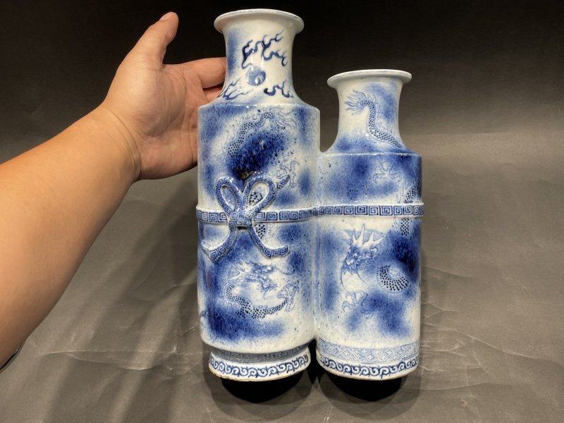 清中期 唐英风格青花云龙纹双联瓶（带木座） - 图2