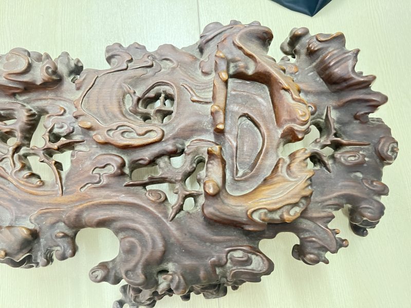 红木根雕随形器座 - 图4