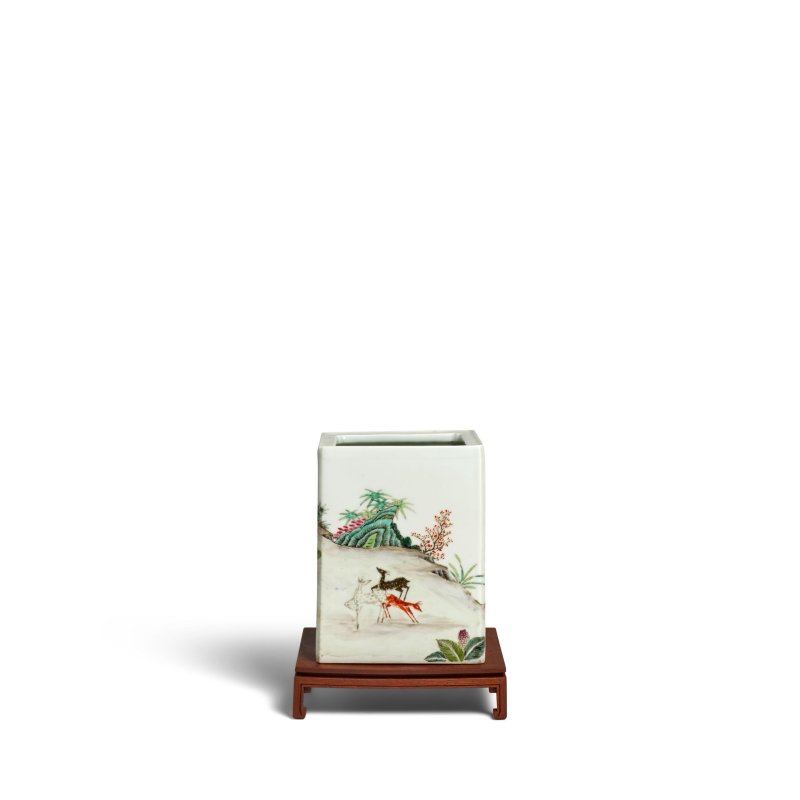 二十世紀 粉彩松鹿紋四方筆筒 | A FAMILLE-ROSE 'PINE AND DEER' SQUARE BRUSHPOT - 图7
