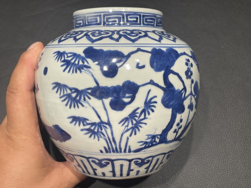 明嘉靖 青花岁寒三友图罐 - 图3