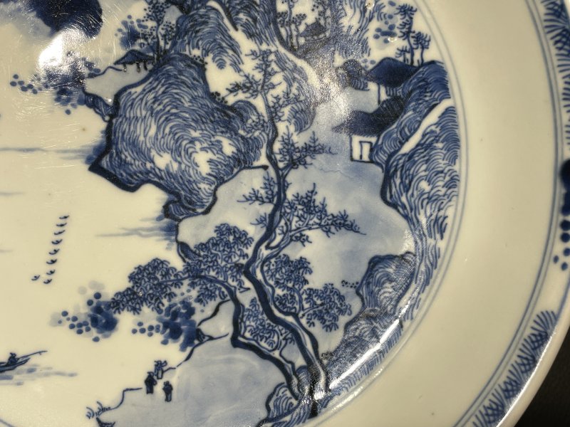 清康熙 早期青花披麻皴山水人物纹盘 - 图5