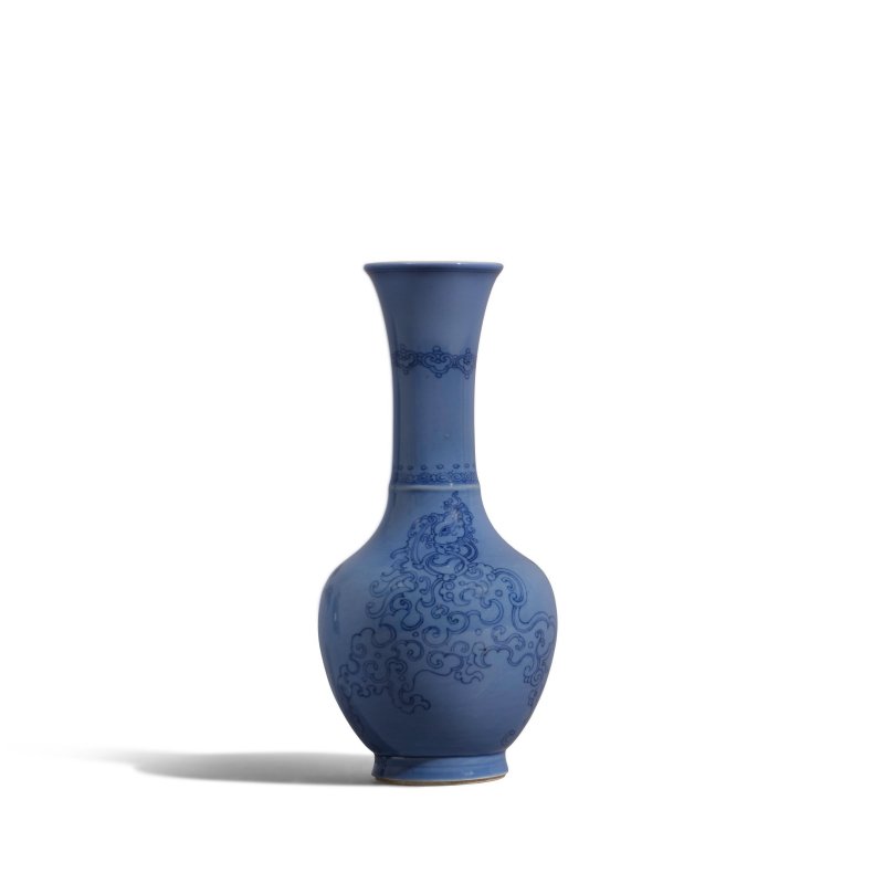 清康熙 藍釉青花撇口小瓶 | A BLUE-GROUND BLUE-PAINTED VASE