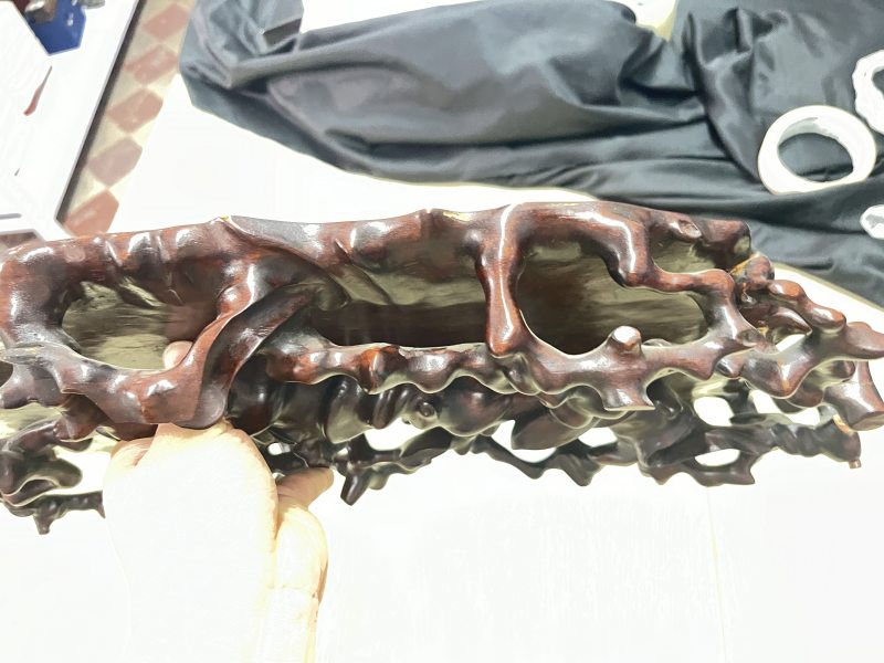 红木树根形器座 - 图6