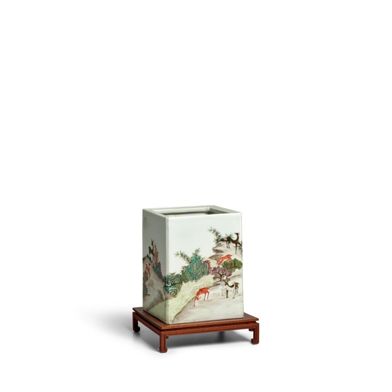 二十世紀 粉彩松鹿紋四方筆筒 | A FAMILLE-ROSE 'PINE AND DEER' SQUARE BRUSHPOT - 图8