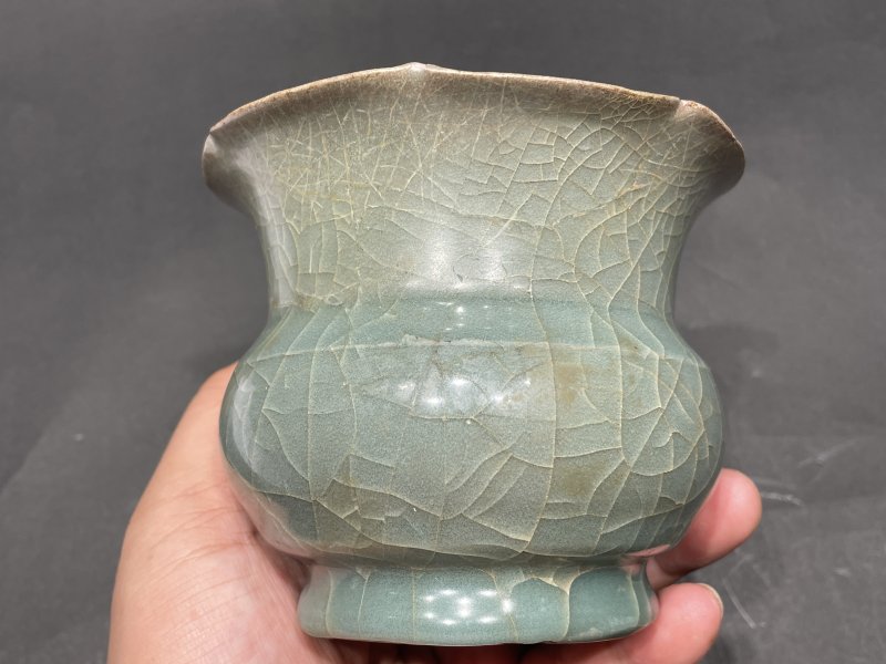明 龙泉官窑花口花盆 - 图5