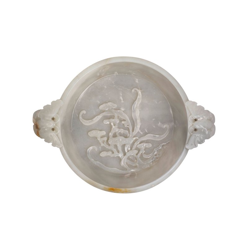 十八/十九世紀 青玉雕八吉祥靈芝紋活環三足洗 | A CELADON JADE 'BAJIXIANG' 'LINGZHI' MARRIAGE BOWL - 图4